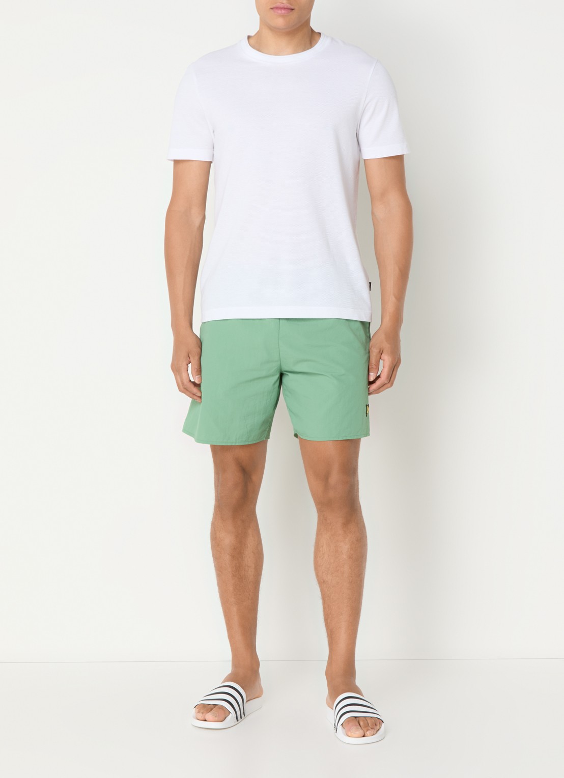 Lyle & Scott Zwemshorts met steekzakken en logo - voorkant 4 lindegroen