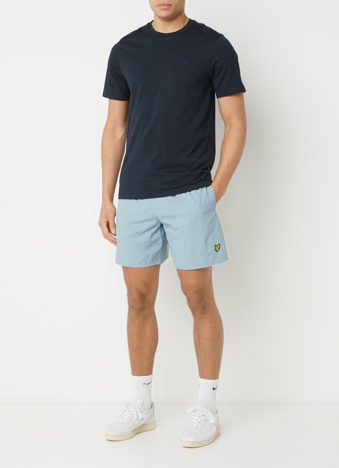 Lyle & Scott Zwemshorts met steekzakken en logo - voorkant 2 blauwgrijs