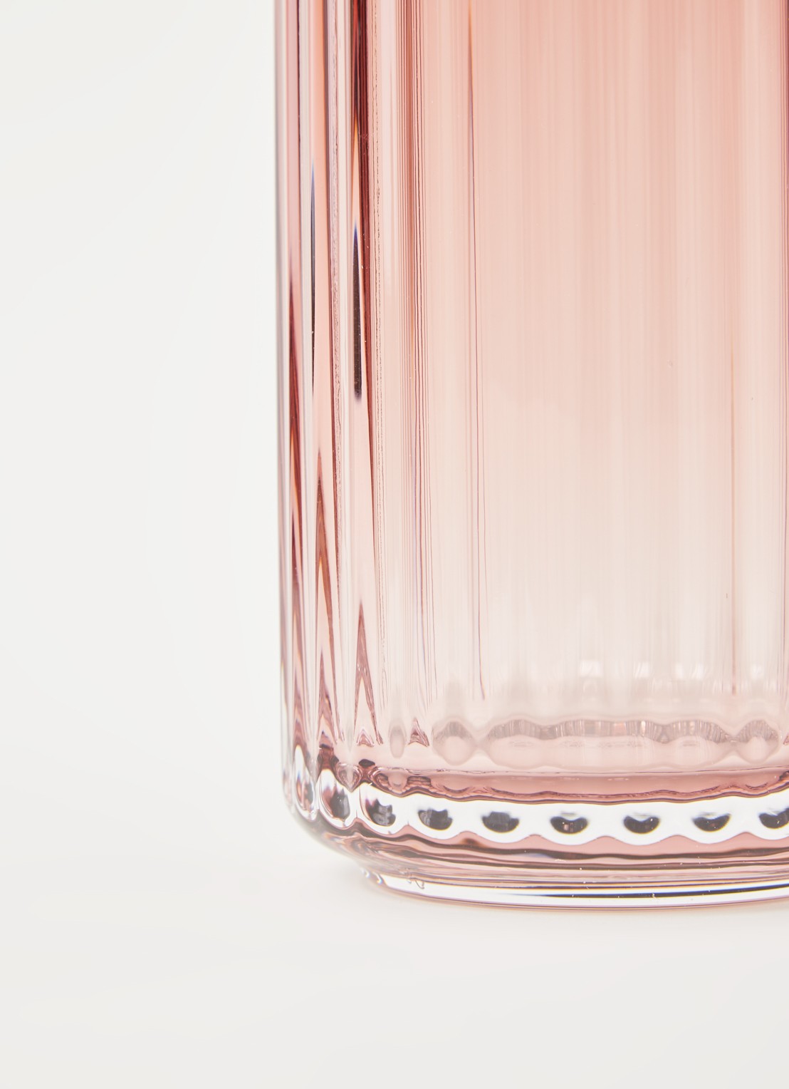 Lyngby Porcelaen Lyngby vaas 15 cm - detail 3 donkerroze