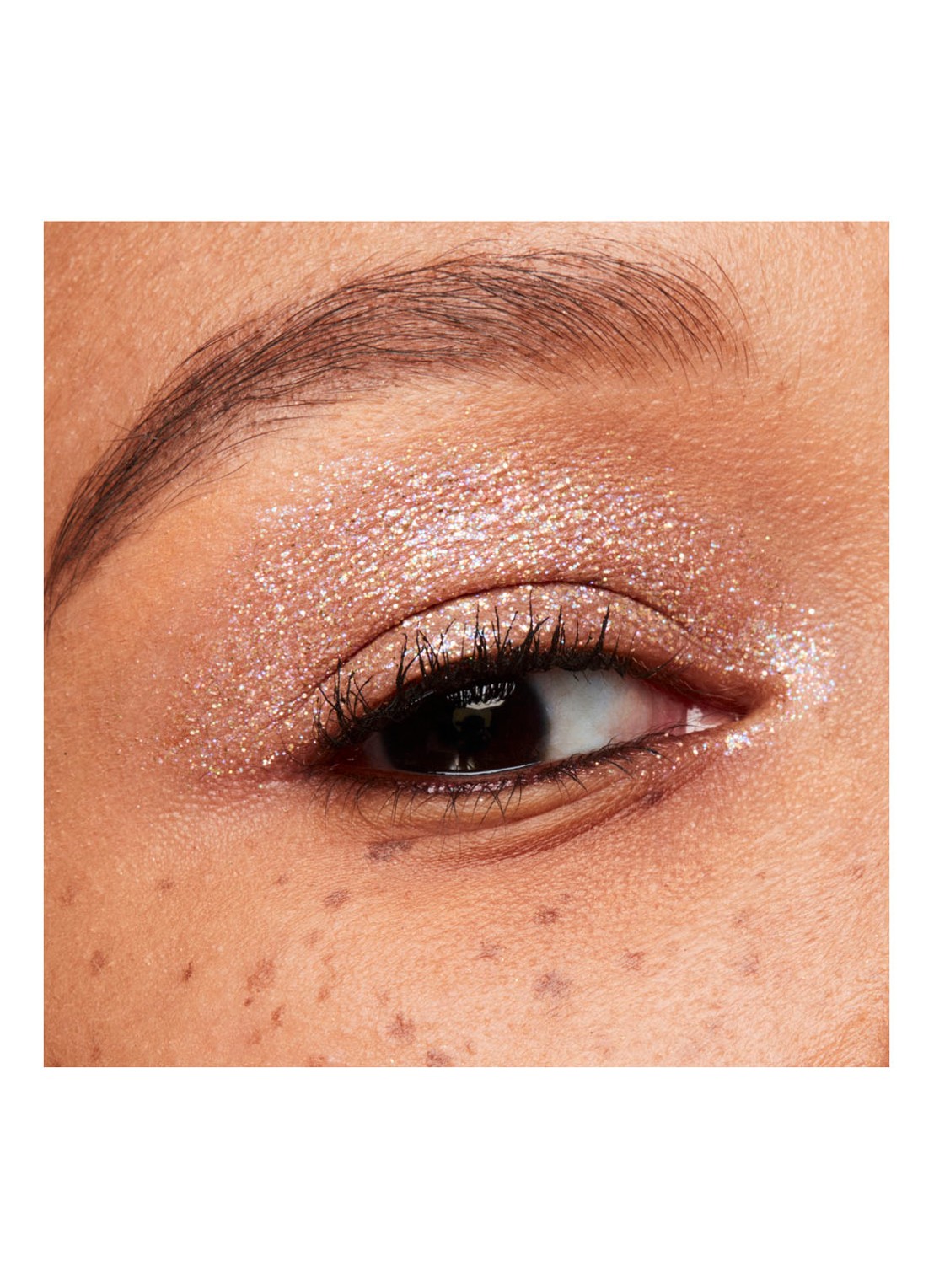 M·A·C Dazzleshadow Liquid - vloeibare oogschaduw - detail 6 not afraid to sparkle