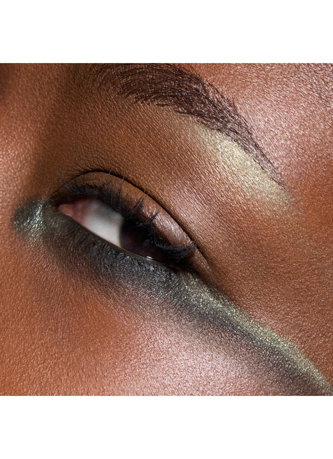 M·A·C Glitter Single Eye Shadow Compact - losse oogschaduw - detail 2 try me on