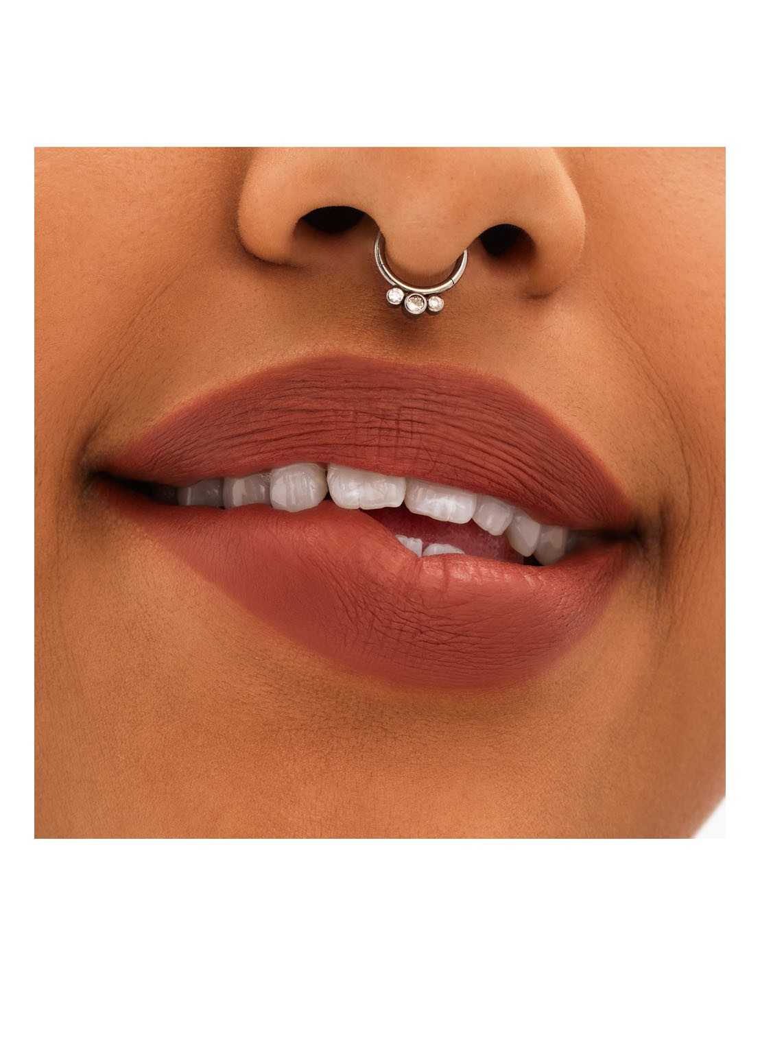 M·A·C Locked Kiss - lipstick  - detail 5 meticulous