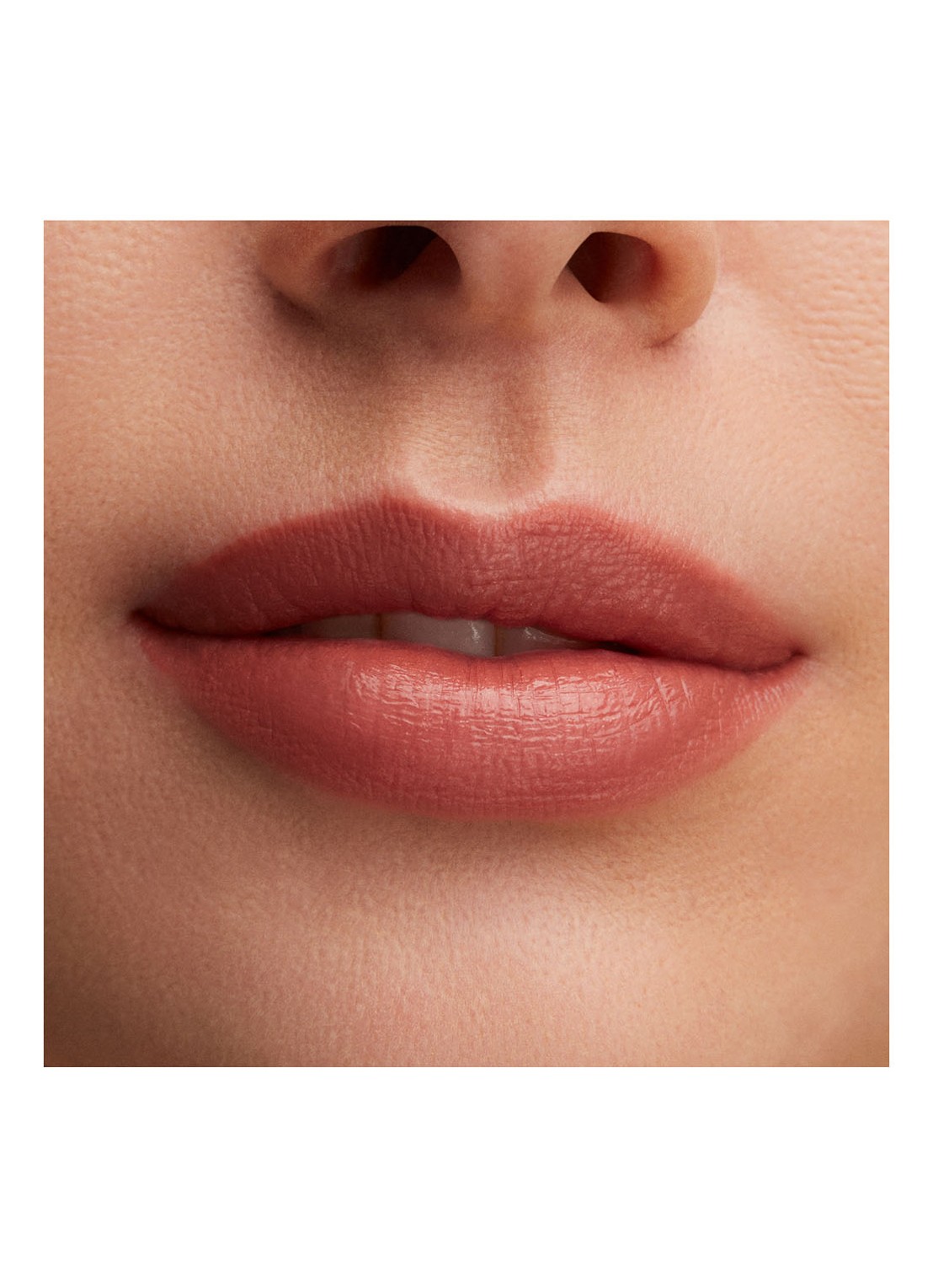 M·A·C Lustreglass Sheer-Shine Lipstick - detail 5 hug me