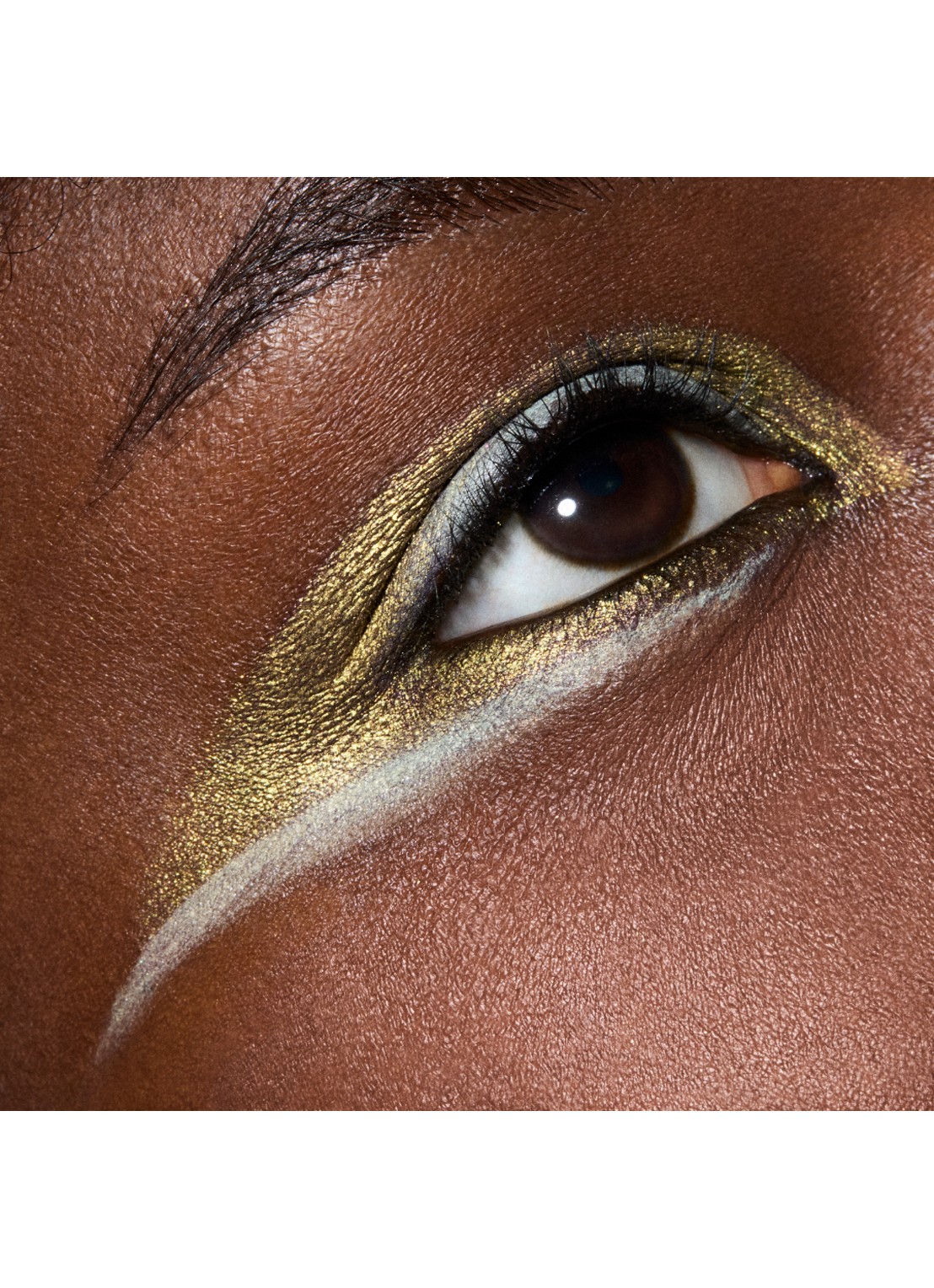 M·A·C Metallic Single Eye Shadow Compact - losse oogschaduw - detail 2 joie de glitz
