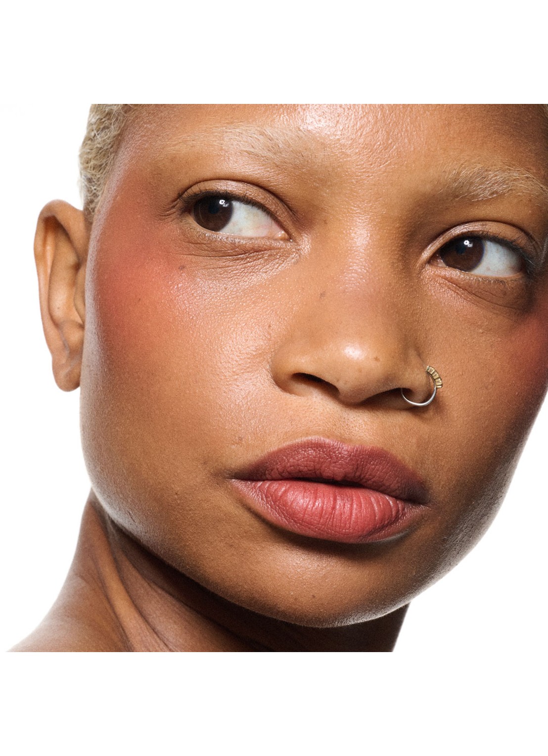 M·A·C Powder Kiss Lip + Cheek Mousse - lipstick - detail 6 devoted to chili