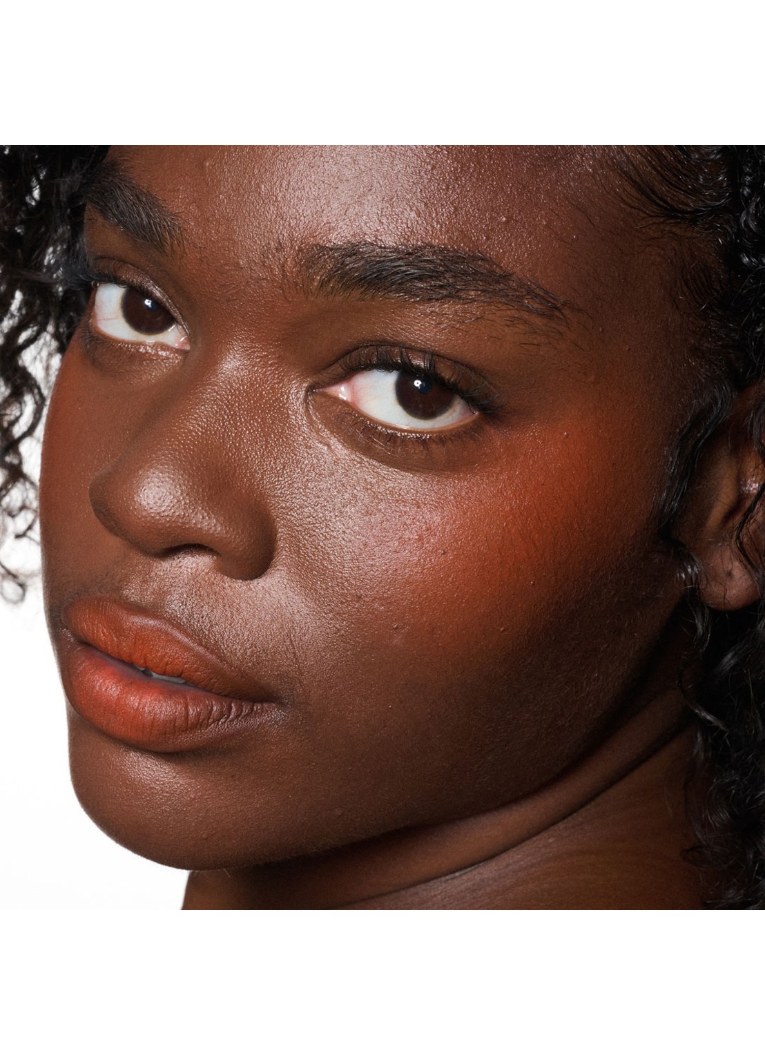 M·A·C Powder Kiss Lip + Cheek Mousse - lipstick - detail 6 resort season