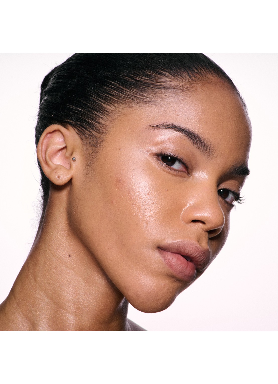 M·A·C Skinfinish Lightstruck Liquid Highlighter - detail 4 bubbled over