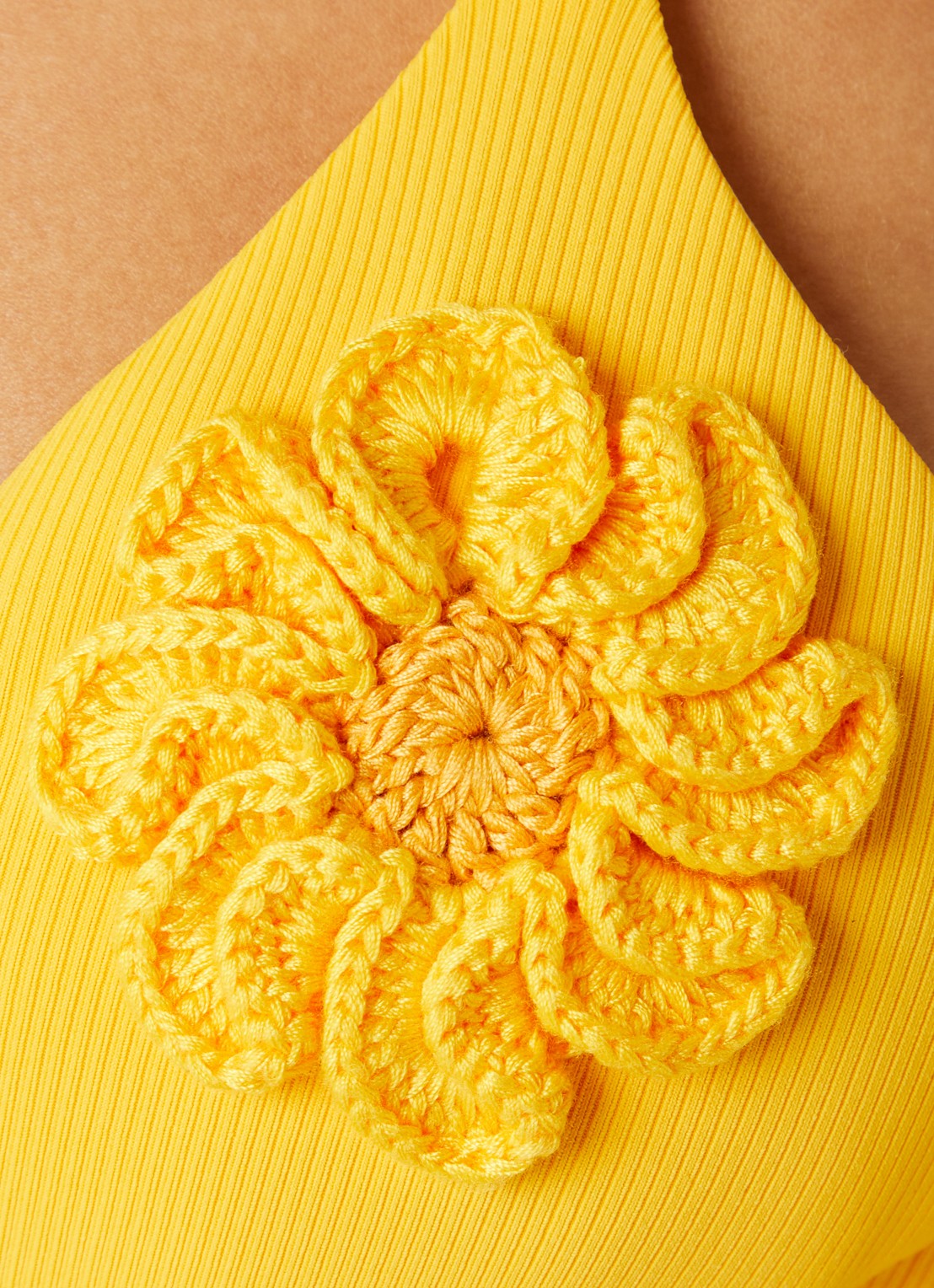 MAAJI Sunburst Zen triangel bikinitop met crochet - detail 6 lichtgeel