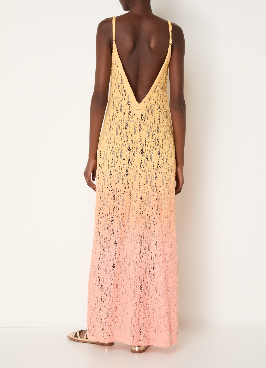 MAAJI Sunrise Sky Elowen maxi jurk met opengewerkt dessin - achterkant 4 roze