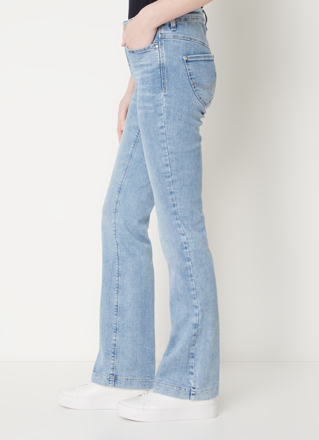 MAC Dream mid waist bootcut jeans met donkere wassing - detail 4 lichtblauw