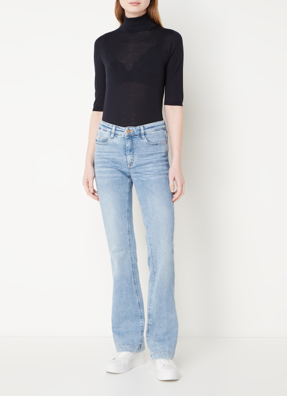 MAC Dream mid waist bootcut jeans met donkere wassing - voorkant 2 lichtblauw