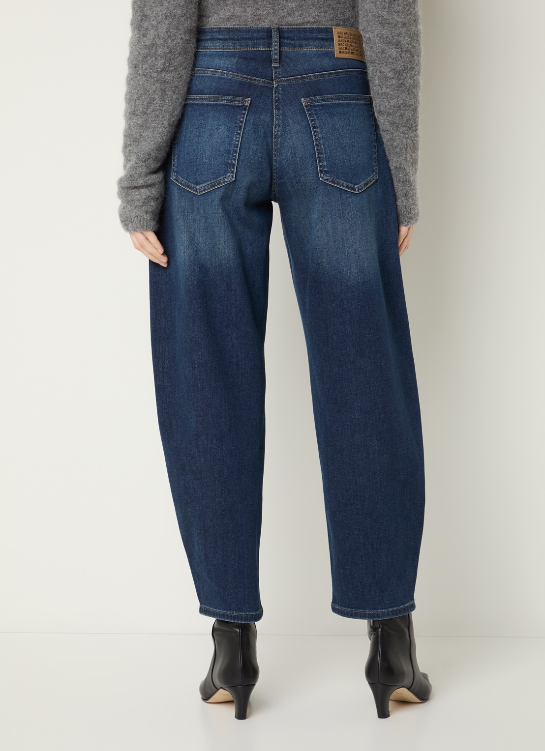 MAC Jeans Danni high waist tapered jeans met donkere wassing - achterkant indigo