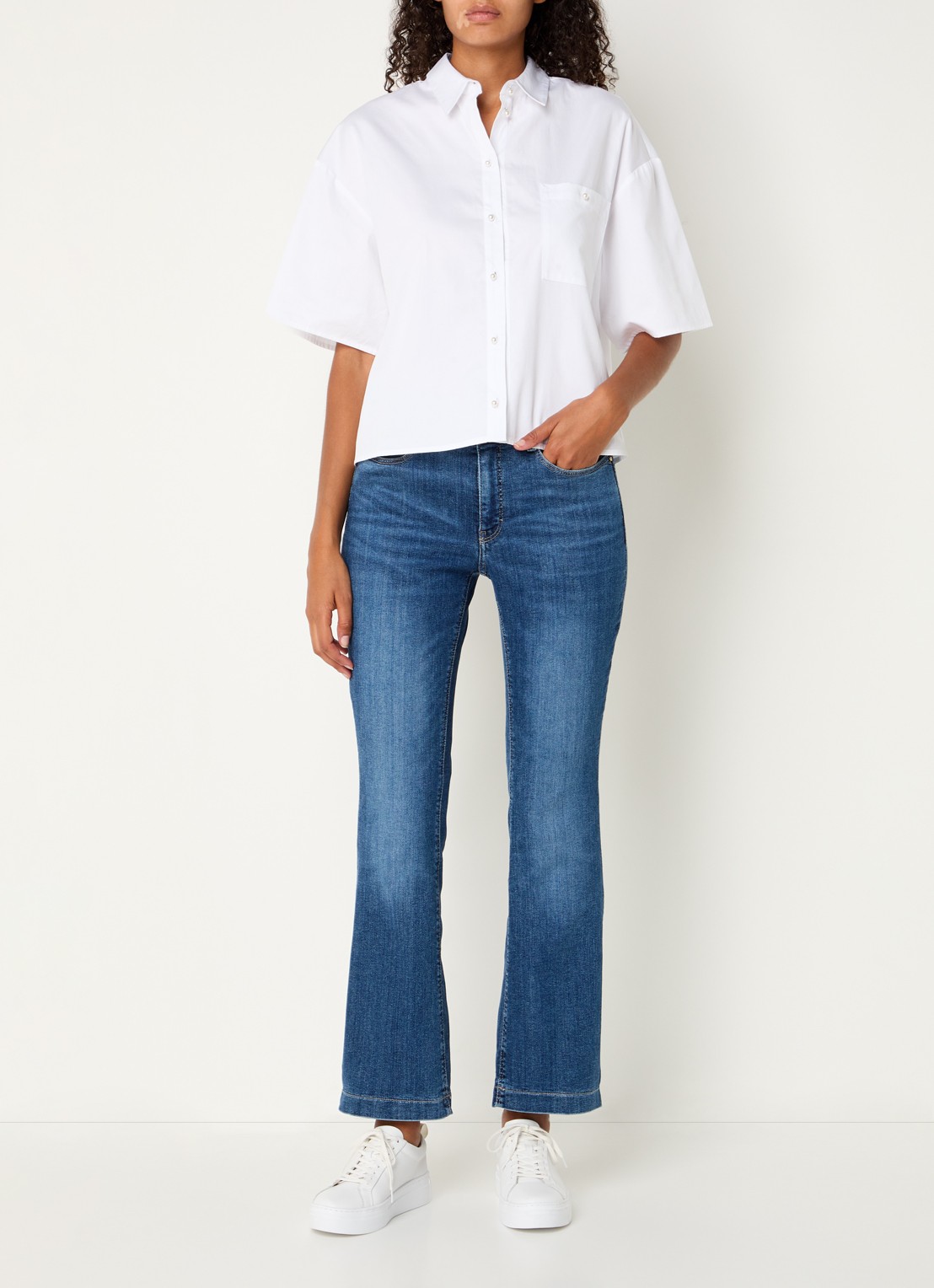 MAC Jeans Dream mid waist flared jeans met stretch - voorkant 3 lichtblauw