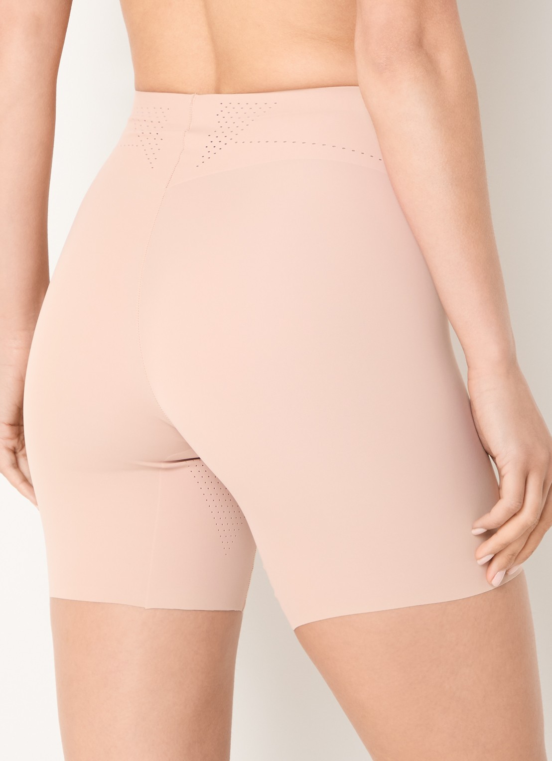 MAGIC Bodyfashion Dream Shaper corrigerende short - achterkant creme