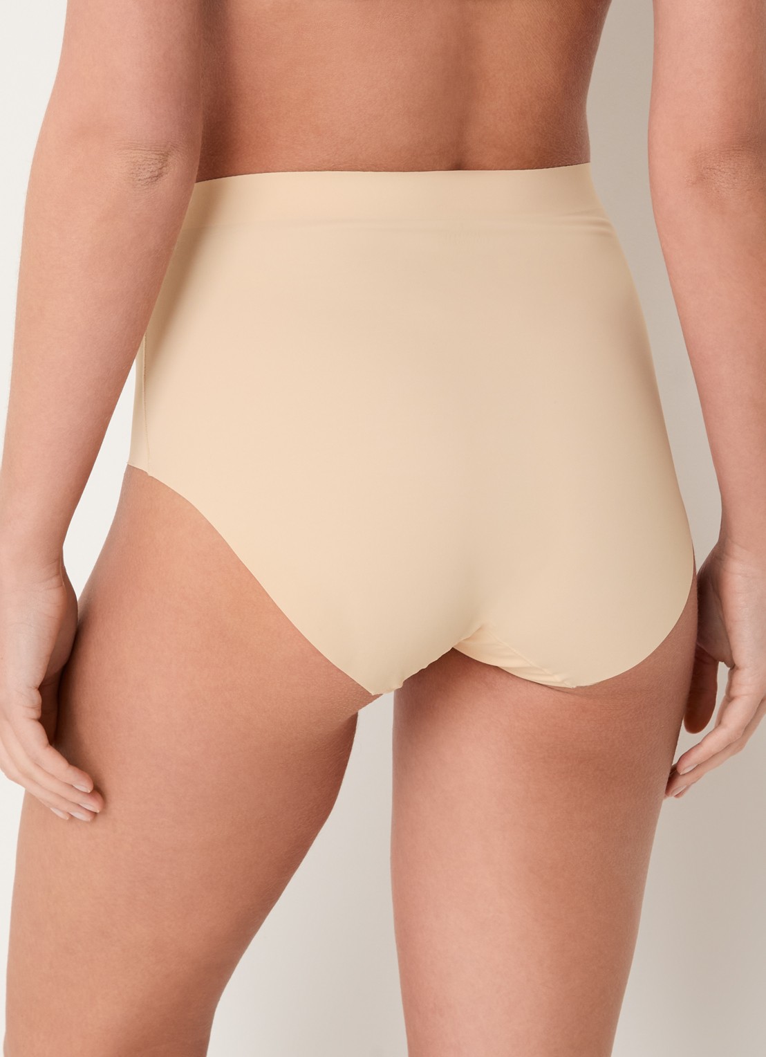 MAGIC Bodyfashion Maxi Sexy corrigerende slip - achterkant 2 beige