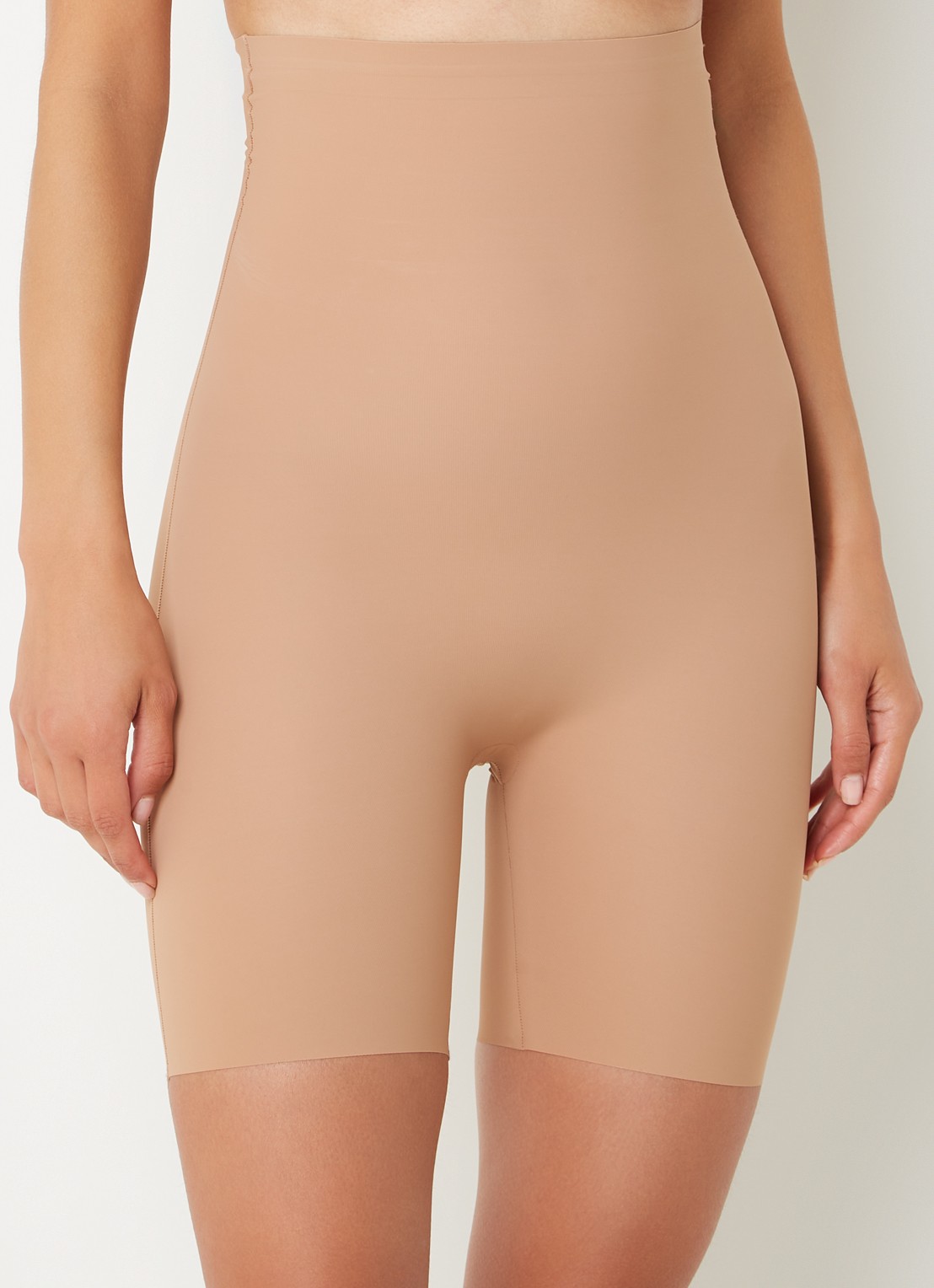 MAGIC Bodyfashion Maxi Sexy Hi-Bermuda corrigerende short - detail 3 hazelnootbruin