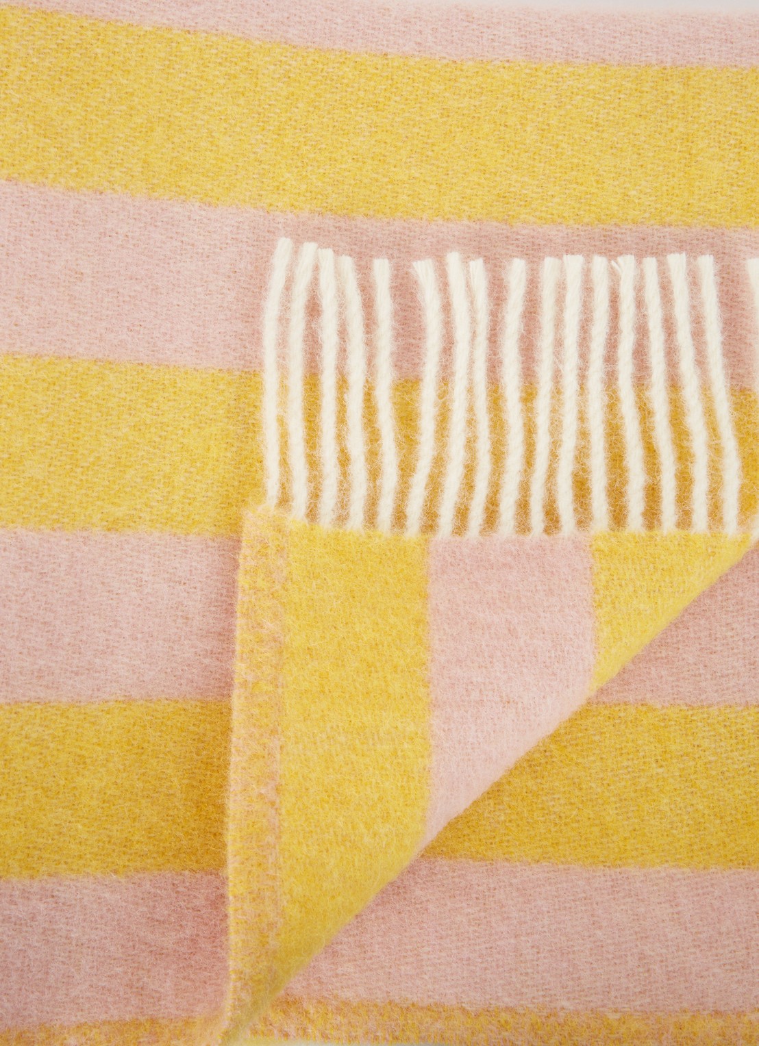 Maison Deux Candy Wrap plaid van wol 130 x 200 cm - detail 3 geel