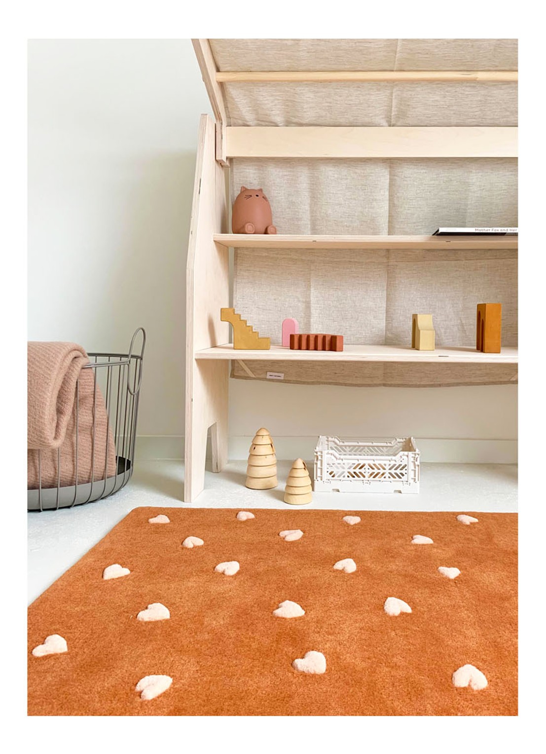 Maison Deux Hearts vloerkleed M 80 x 120 cm - voorkant 4 oranjebruin