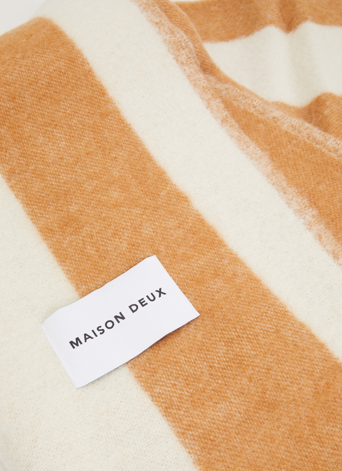 Maison Deux Plaid van wol 130 x 200 cm - detail orange