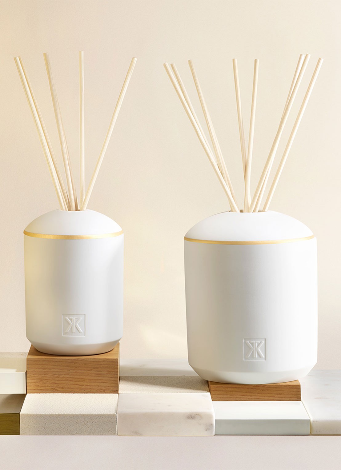 Maison Francis Kurkdjian Rue Des G XXL Diffuser + Recharge - Limited Edition geurstokjes 300 ml - voorkant 2 undefined