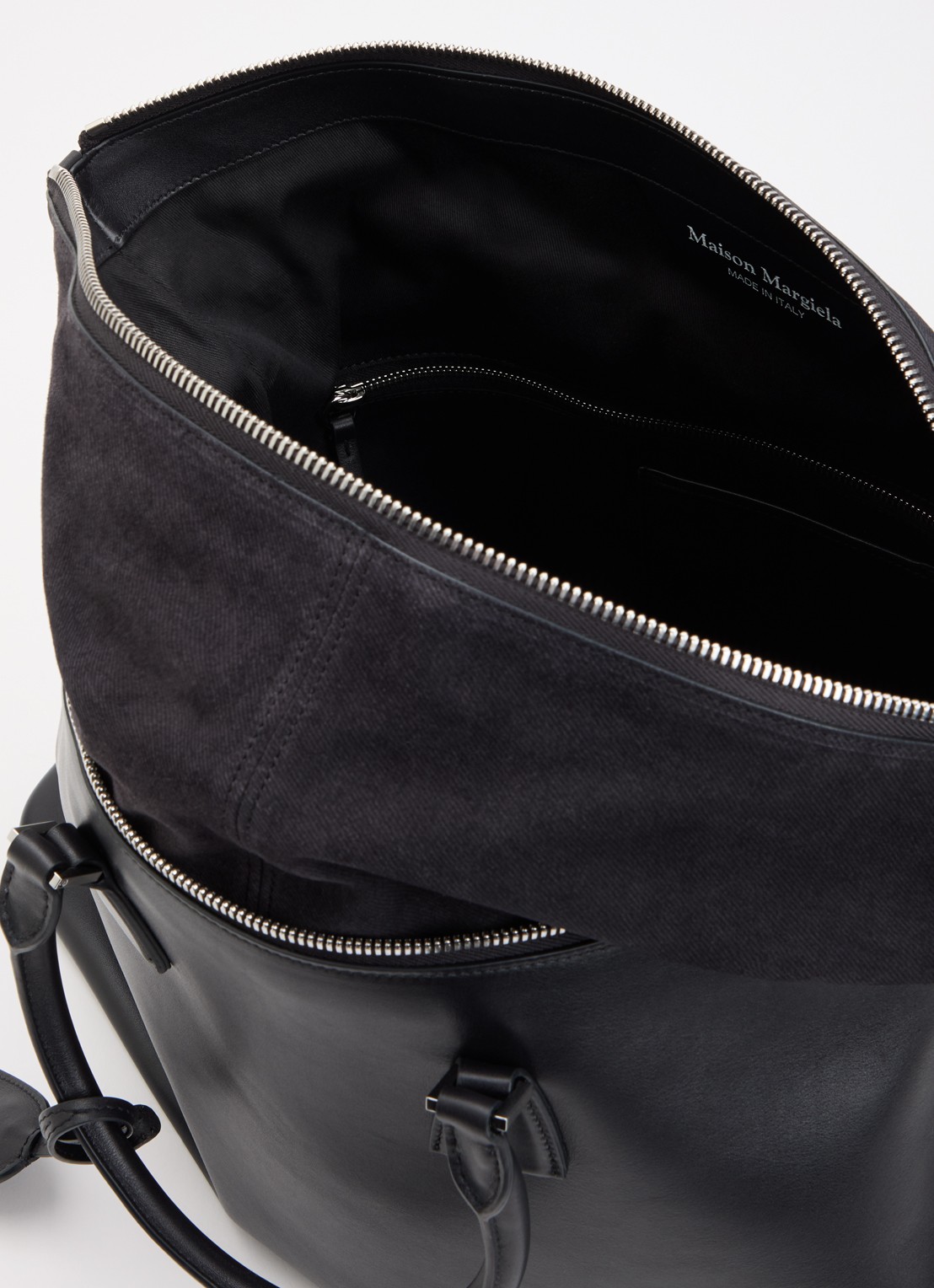 Maison Margiela 5ac XL Soft handtas van kalfsleer met afneembare schouderriem - detail zwart