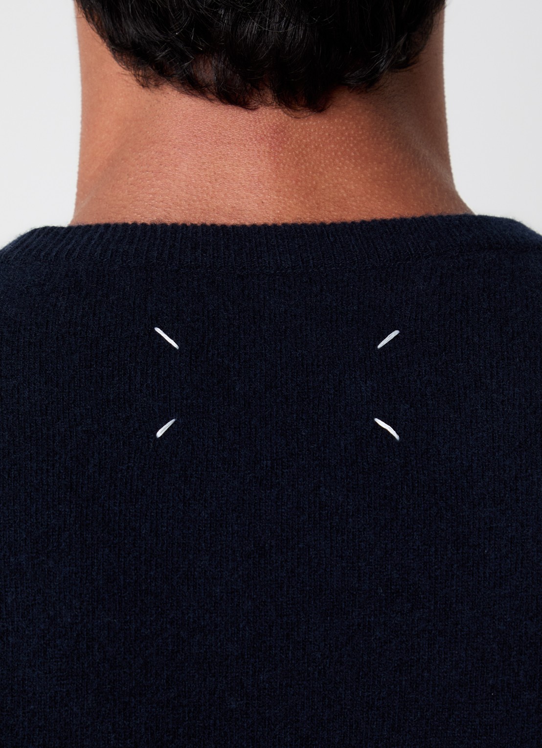 Maison Margiela Fijngebreide trui van wol met ronde hals - detail 2 donkerblauw