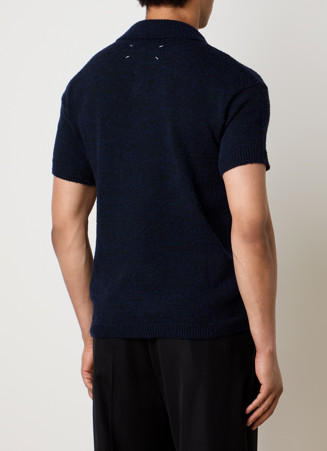 Maison Margiela Grofgebreide polo in wolblend met opgestikte zak - achterkant 3 donkerblauw