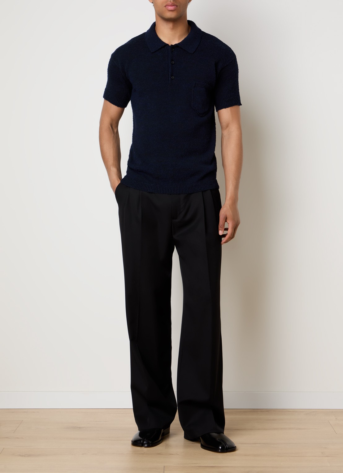 Maison Margiela Grofgebreide polo in wolblend met opgestikte zak - voorkant 2 donkerblauw