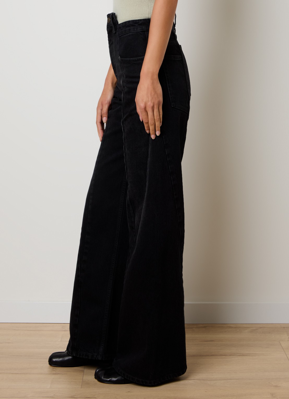 Maison Margiela High waist flared jeans met gekleurde wassing - detail 5 zwart
