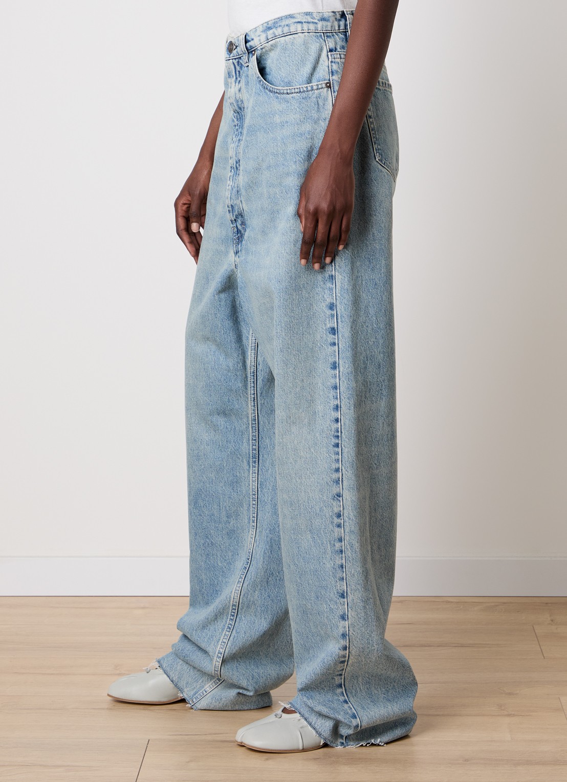 Maison Margiela High waist tapered jeans met steekzakken - detail 2 lichtblauw