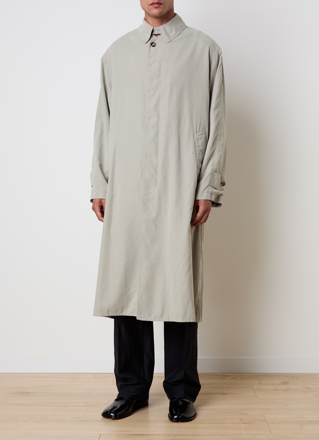Maison Margiela Peach mantel met steekzakken - detail zand
