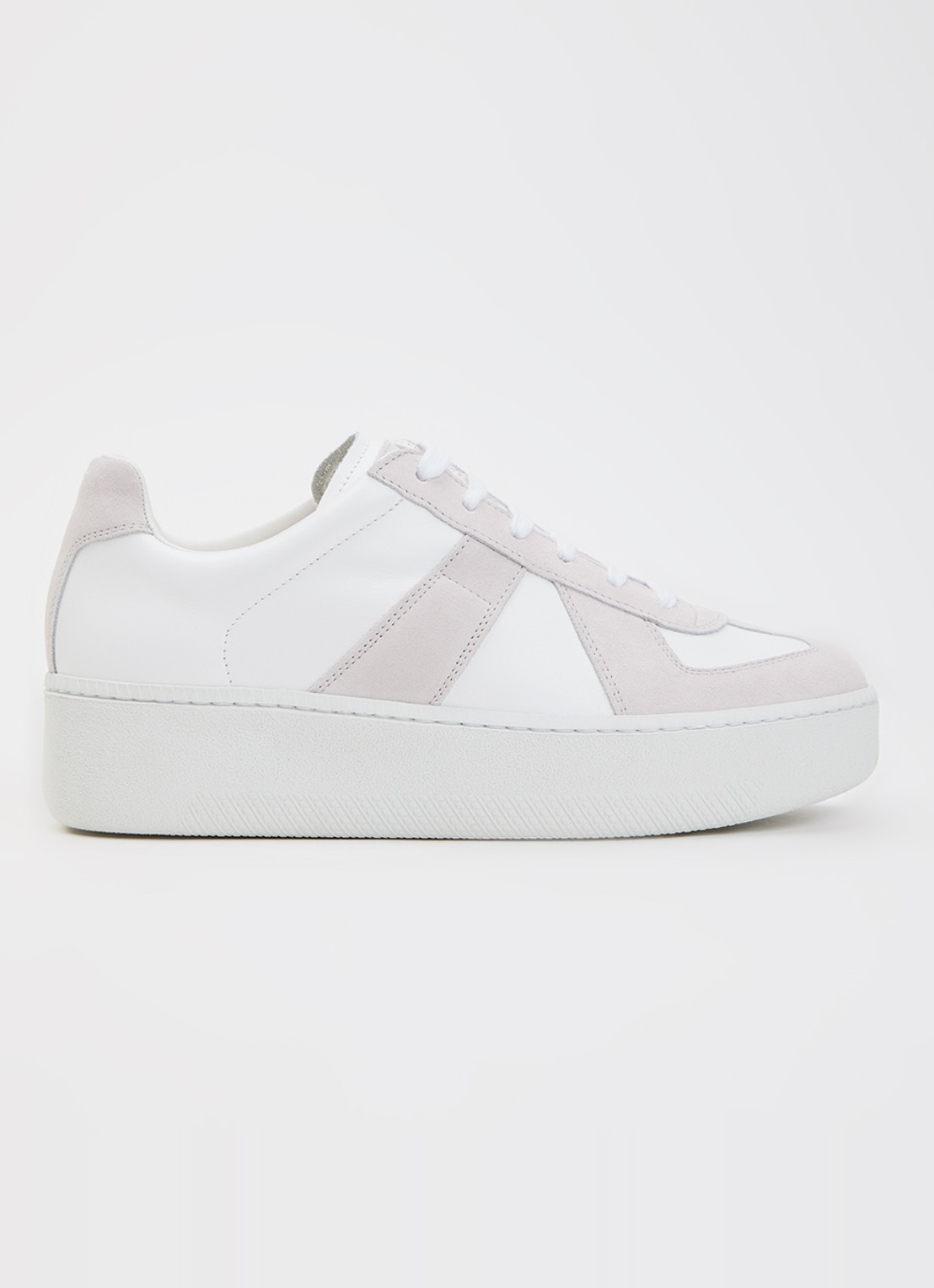 Maison Margiela Replica sneaker van kalfsleer met kalfssuède details met plateauzool - voorkant wit