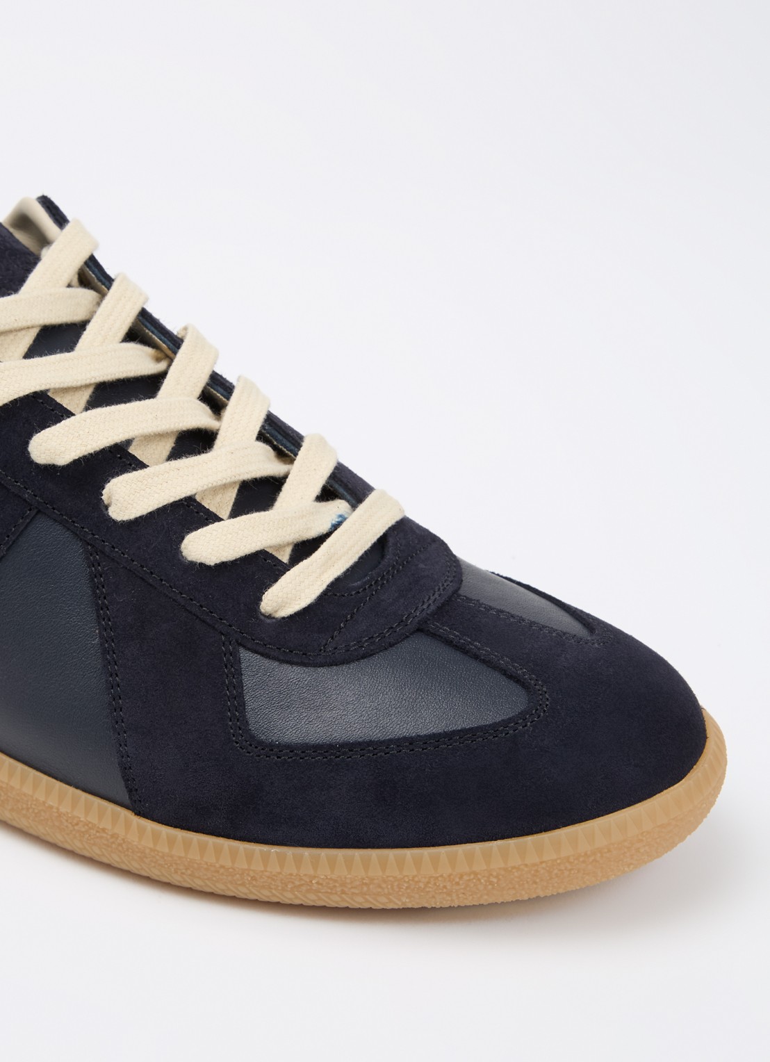 Maison Margiela Replica sneaker van kalfsleer met kalfssuède details - voorkant 6 donkerblauw