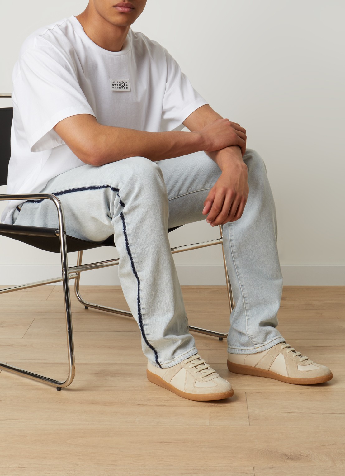 Maison Margiela Replica sneaker van kalfsleer met suède details - voorkant 3 bruin