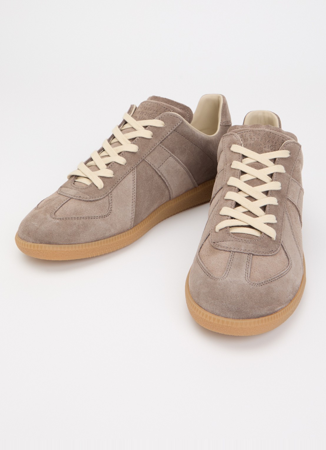 Maison Margiela Replica sneaker van kalfssuède - detail 2 taupe