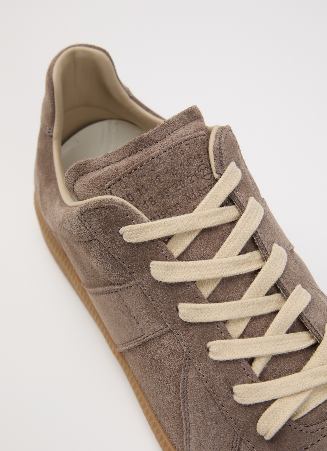 Maison Margiela Replica sneaker van kalfssuède - detail 5 taupe