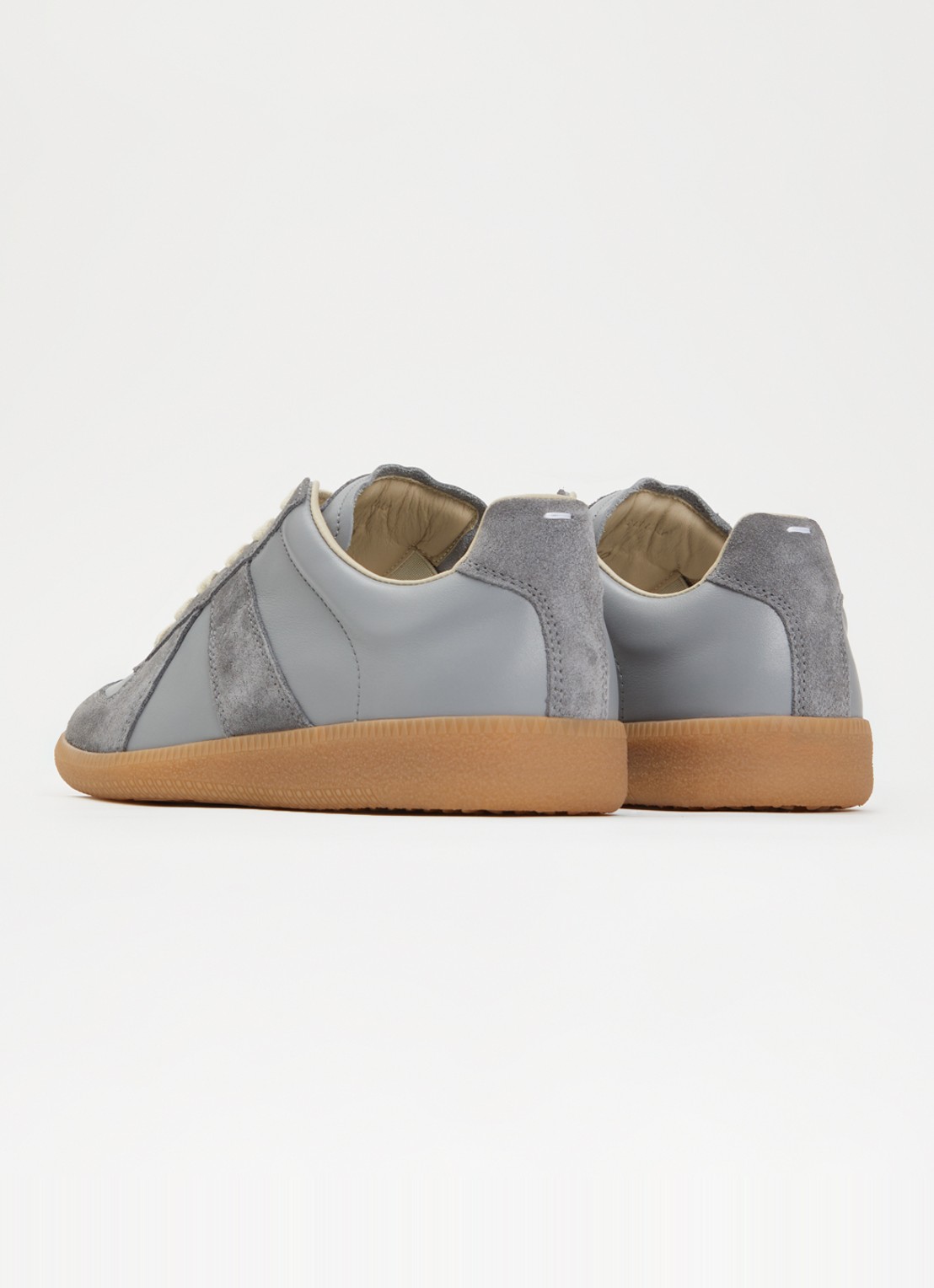 Maison Margiela Replica sneaker van lamsleer met details van kalfssuède - achterkant grijs
