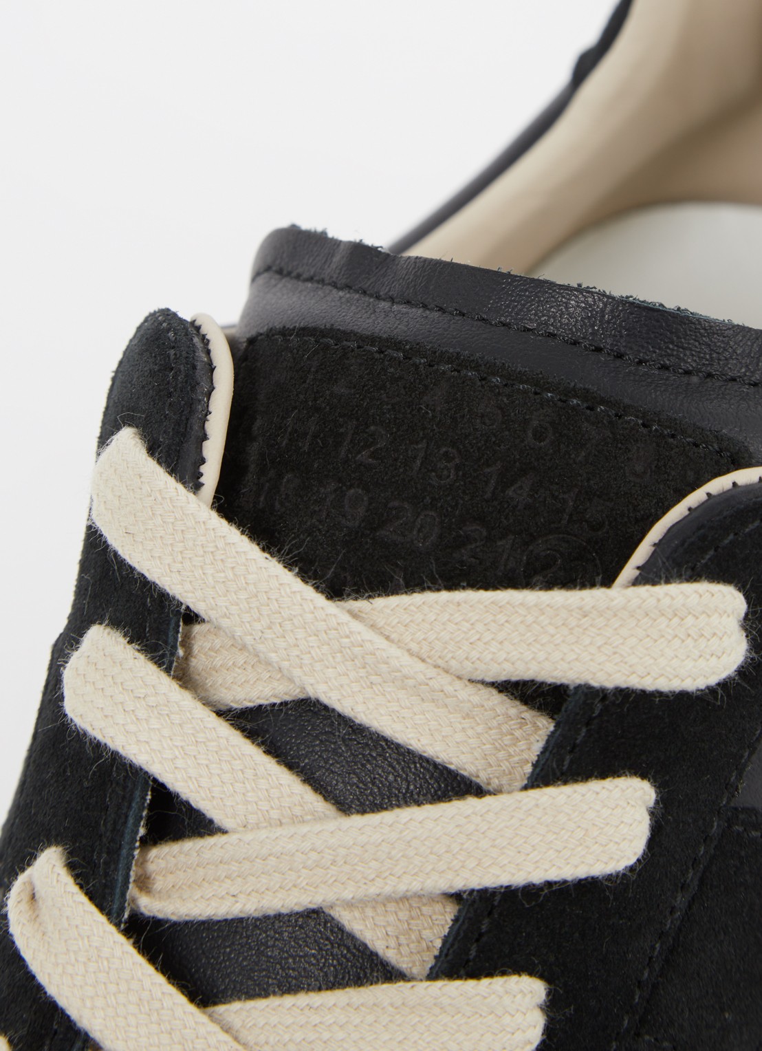 Maison Margiela Replica sneaker van lamsleer met kalfssuède details - detail 7 zwart