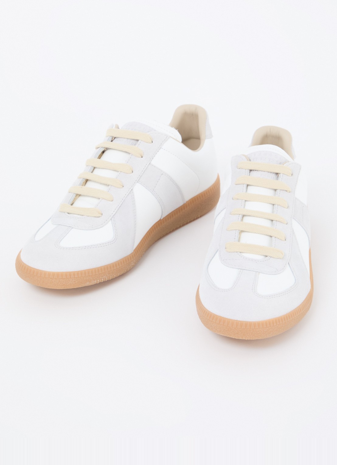 Maison Margiela Replica sneaker van lamsleer met kalfssuède details - detail wit