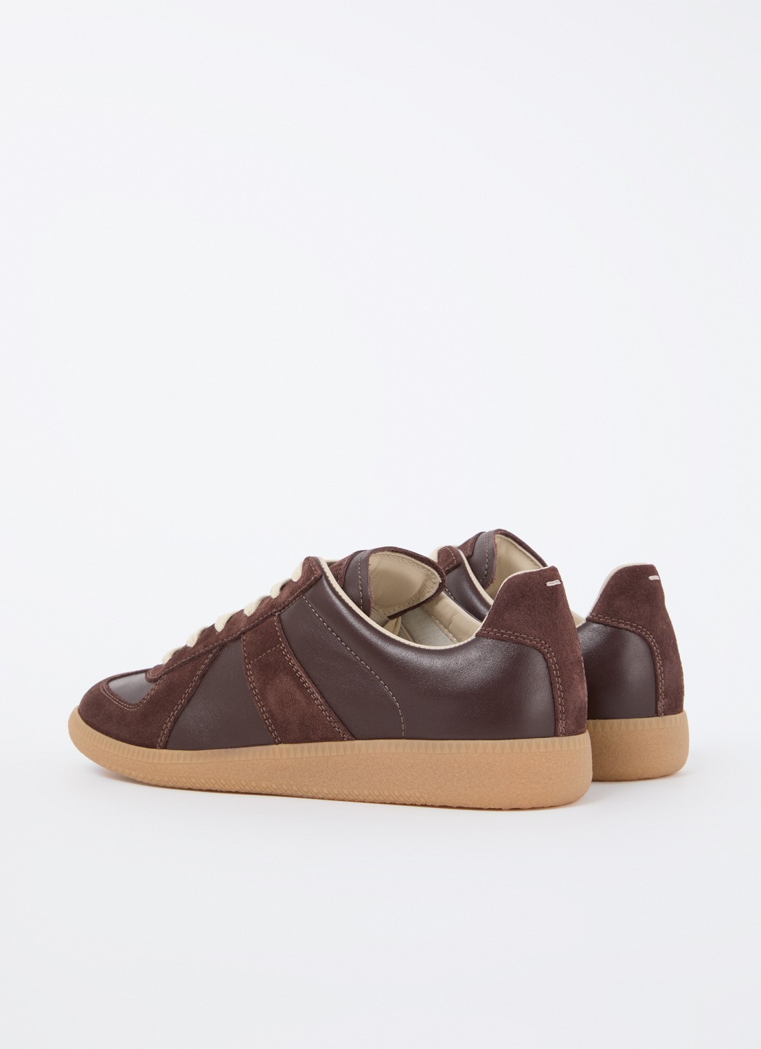Maison Margiela Replica sneaker van lamsleer met kalfssuède details - achterkant bruin