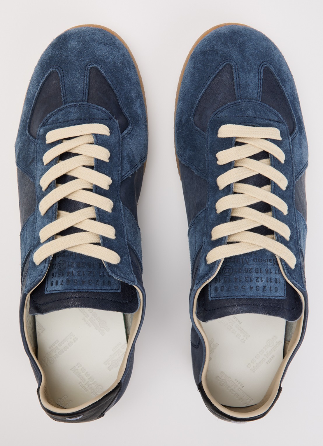 Maison Margiela Replica Soft sneaker van leer met suède details - detail 2 donkerblauw