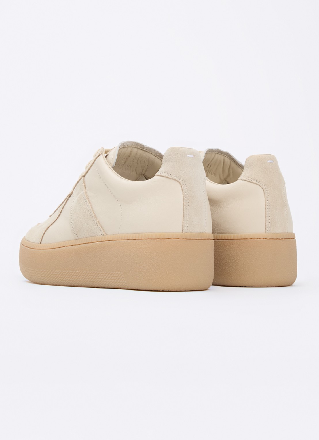 Maison Margiela Replica Wedge sneaker van kalfsleer met kalfssuède details - achterkant beige