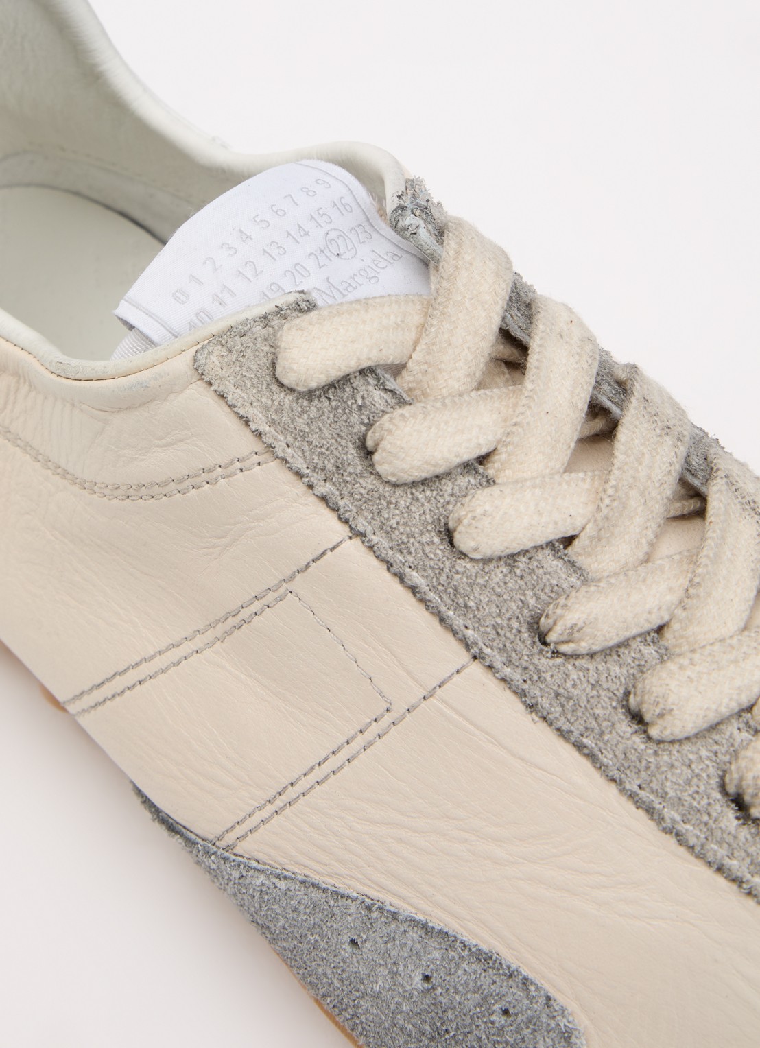 Maison Margiela Sprinters sneaker van kalfsleer met details van suède - detail 6 gebroken wit