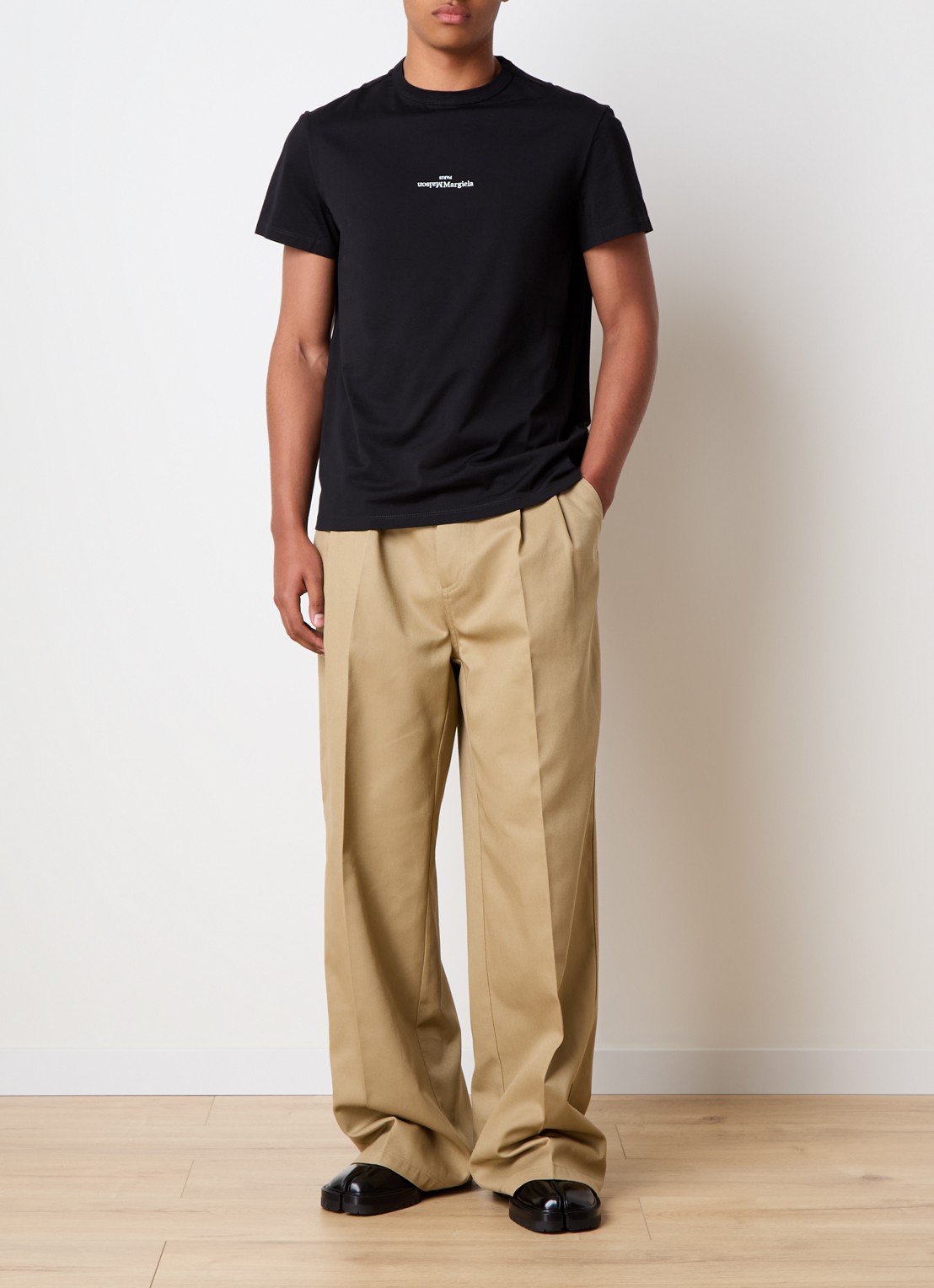 Maison Margiela T-shirt met logoborduring - voorkant 2 zwart