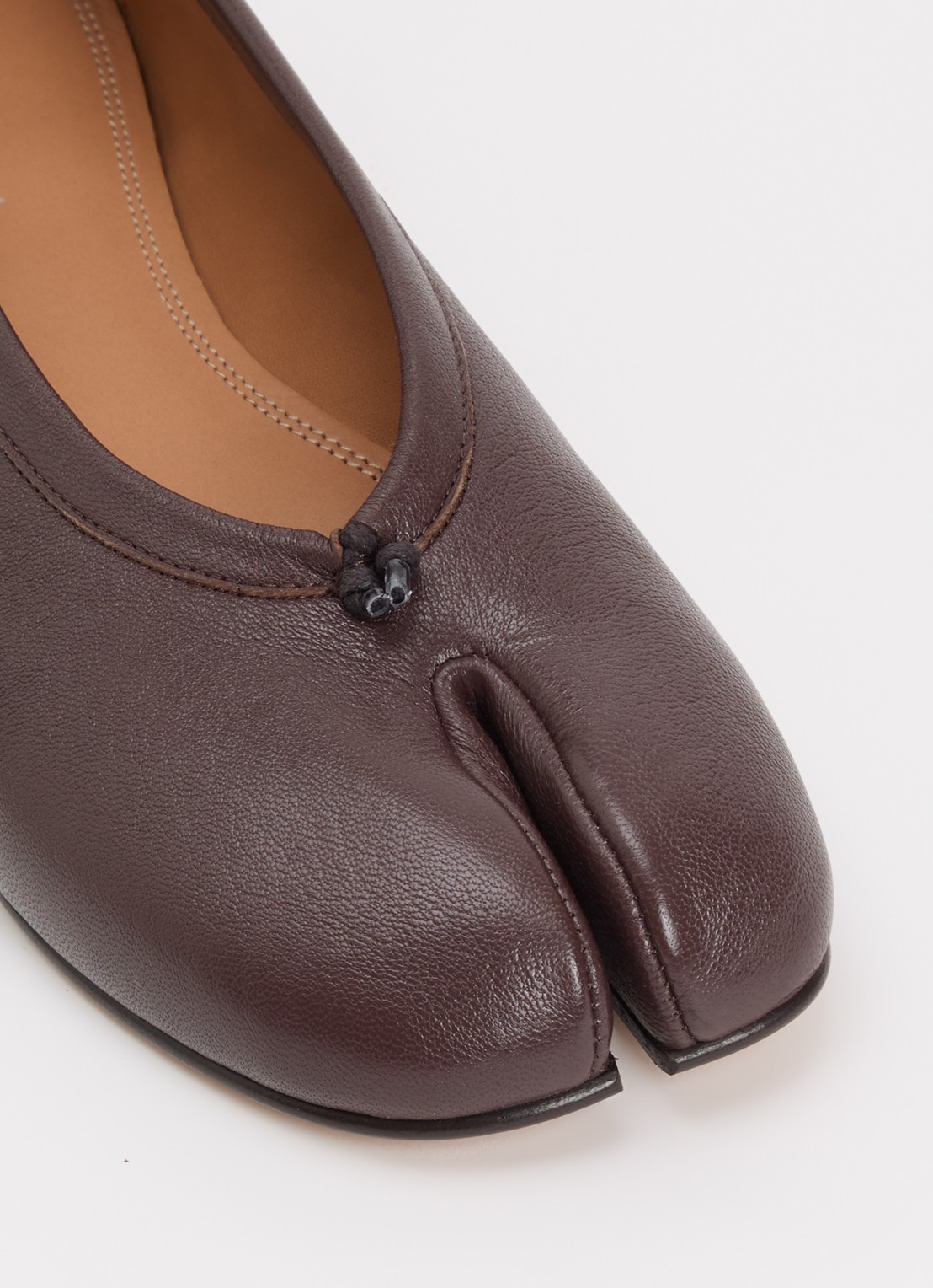 Maison Margiela Tabi ballerina van kalfsleer - detail 6 kastanjebruin