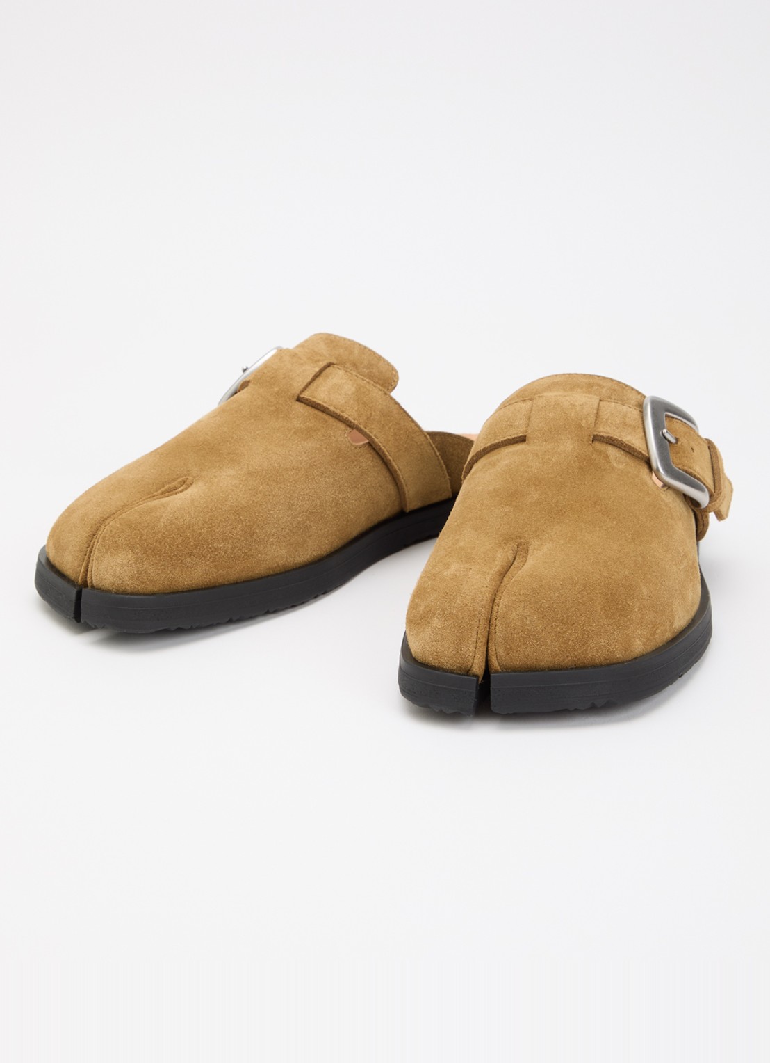 Maison Margiela Tabi muiltje van suède - detail beige