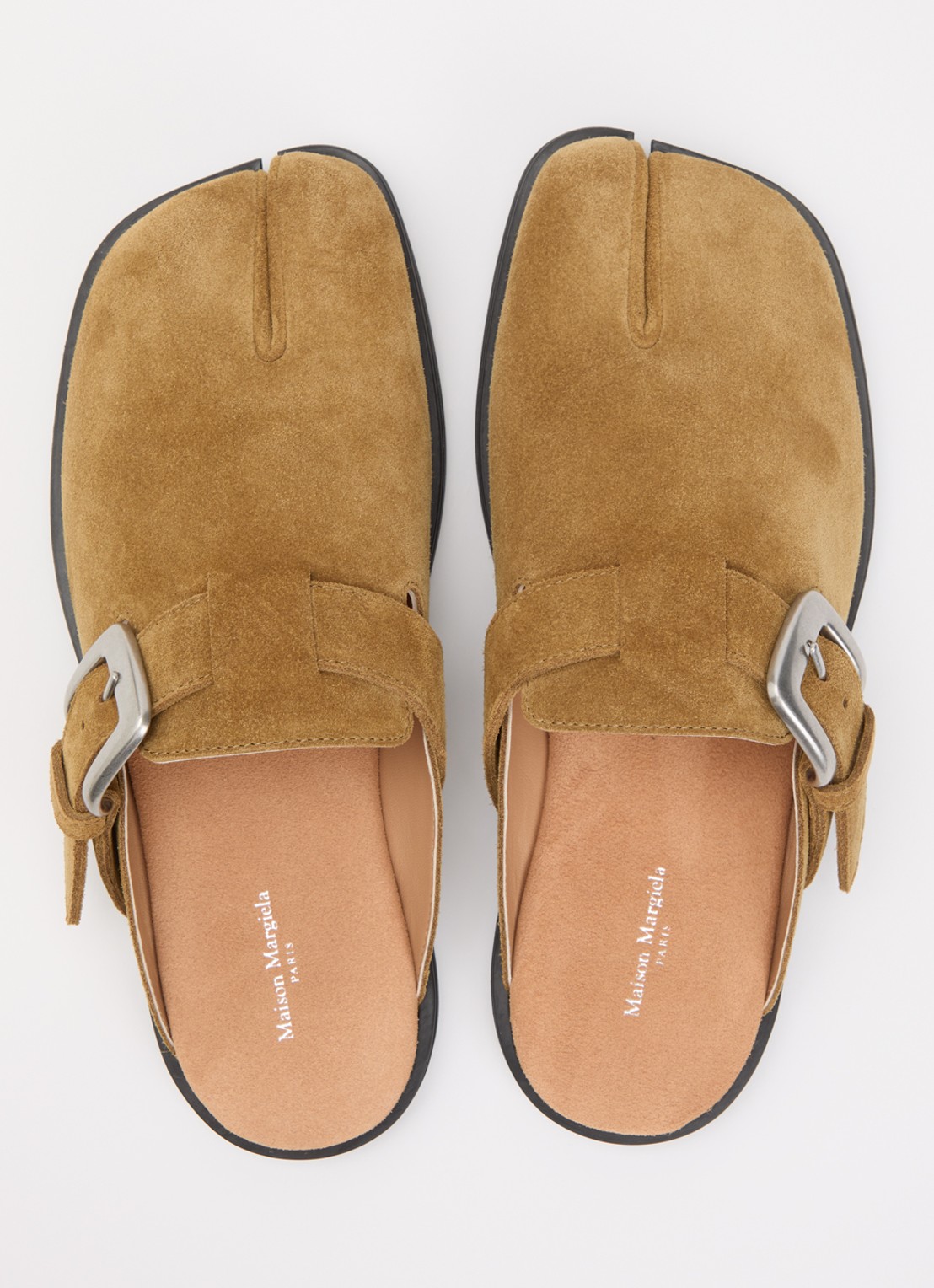 Maison Margiela Tabi muiltje van suède - detail 2 beige