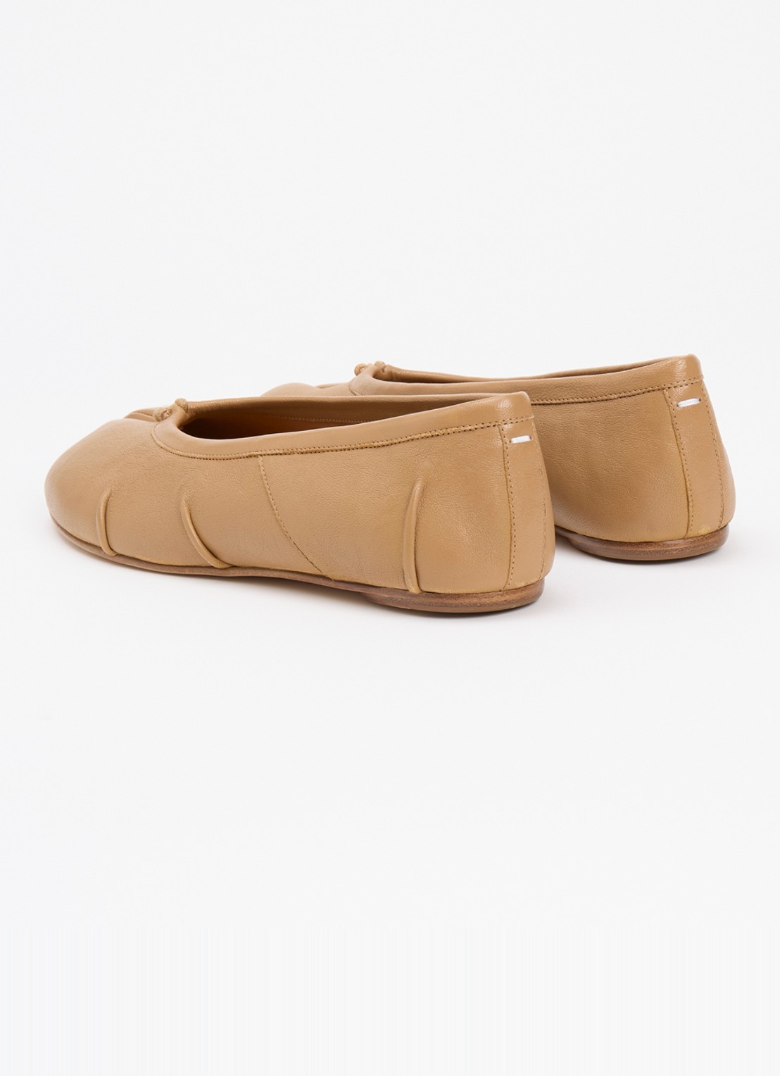 Maison Margiela Tabi New ballerina van lamsleer - achterkant lichtbruin