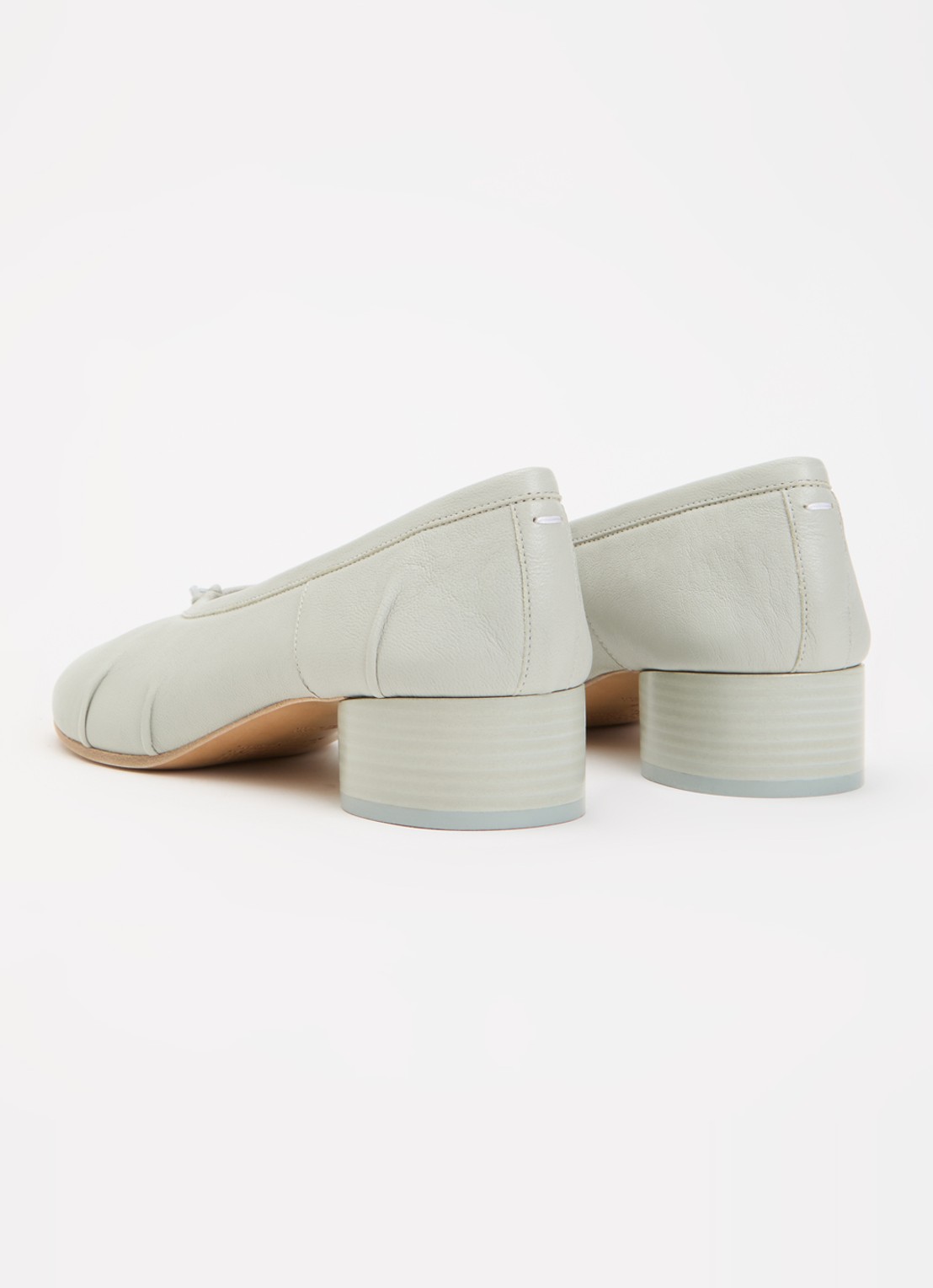 Maison Margiela Tabi pump van lamsleer - achterkant 7 lichtgrijs