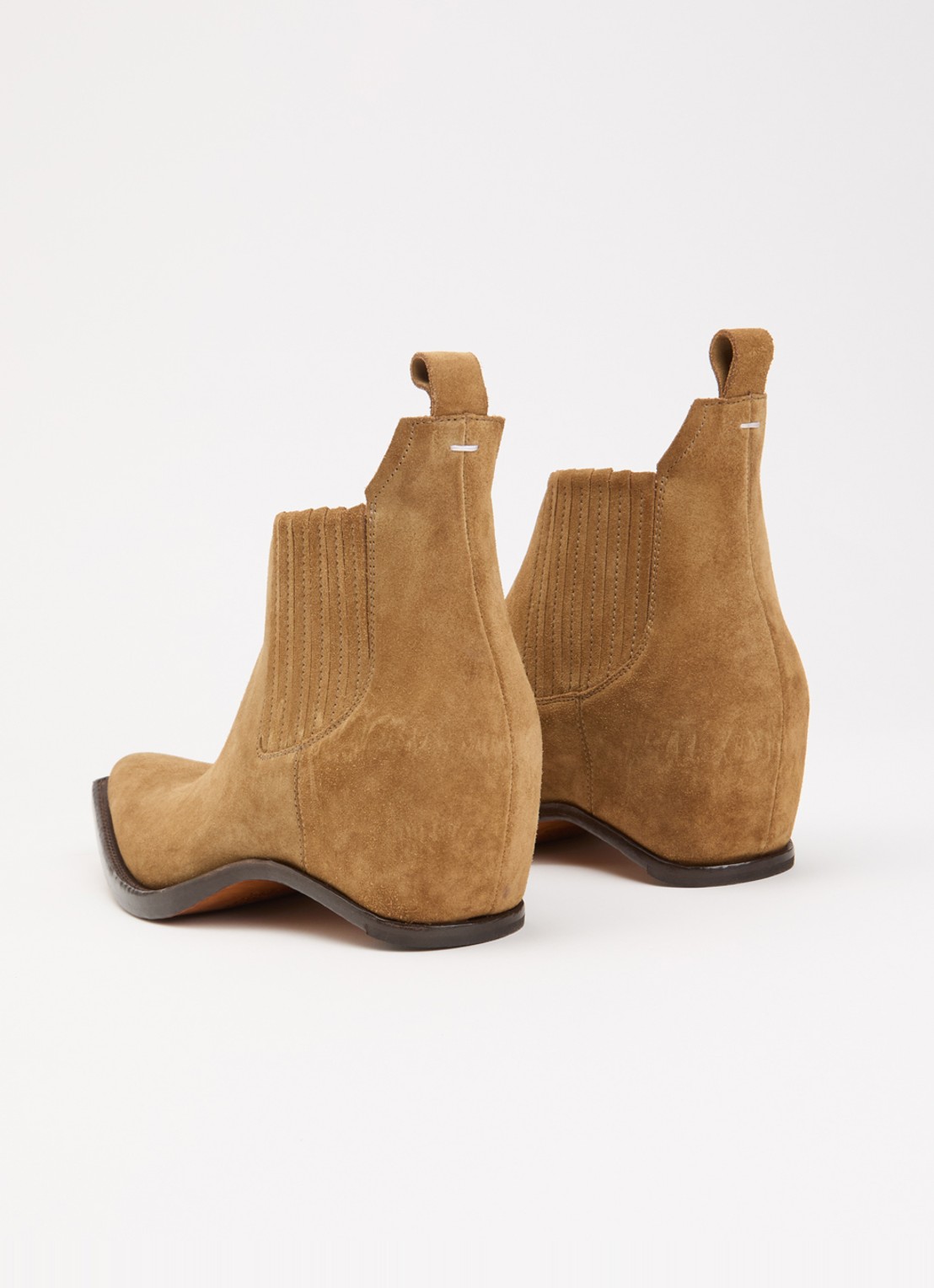 Maison Margiela Western Chelsea boot van suéde  - achterkant lichtbruin
